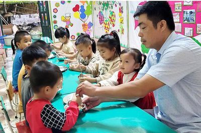 Giải bài toán thiếu giáo viên mầm non: Đừng bỏ quên nam giới