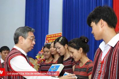 Học sinh vùng biên, hải đảo rộn ràng bước vào năm học mới