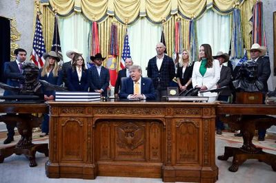 Ông Trump tuyên bố Mỹ có thể sớm tấn công núi Pickaxe của Iran