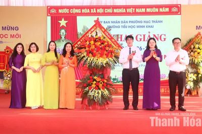 Trưởng Ban Nội chính Tỉnh ủy Nguyễn Ngọc Tiến dự khai giảng tại Trường Tiểu học Minh Khai