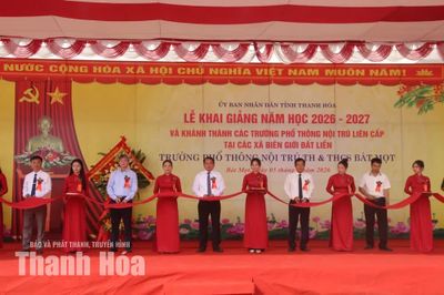 Trưởng Ban Tổ chức Tỉnh ủy Nguyễn Văn Hùng dự khai giảng và khánh thành Trường Phổ thông Nội trú TH&THCS Bát Mọt