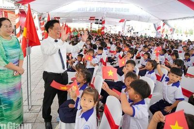 Ngày khai trường dưới mái trường nội trú hơn 187 tỷ đồng