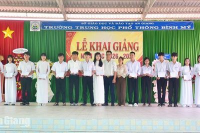 Trường THPT Bình Mỹ đón 405 học sinh lớp 10 trong năm học mới