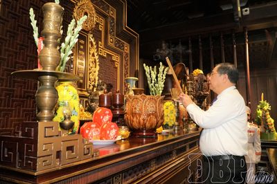 Phó Thủ tướng Thường trực Chính phủ Phạm Gia Túc tri ân các anh hùng, liệt sĩ tại Điện Biên