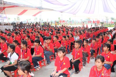 Đồng chí Nguyễn Sỹ Quân dự khai giảng, khánh thành Trường PTNT Tiểu học và THCS Thanh Yên