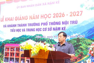 Đồng chí Vừ A Bằng dự khai giảng và khánh thành Trường PTNT Tiểu học và THCS Nậm Kè