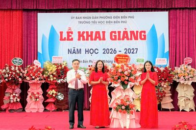 Đồng chí Nguyễn Quang Hưng dự lễ khai giảng năm học 2026 - 2027 tại Trường Tiểu học Điện Biên Phủ