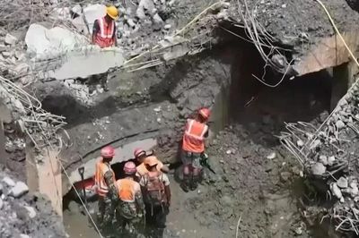 Việt Nam viện trợ khẩn cấp 300.000 USD giúp Nepal khắc phục hậu quả thiên tai