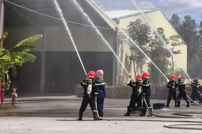 Thực tập phương án chữa cháy, CNCH tại Công ty TNHH Thương mại và Dịch vụ Tân Kiều