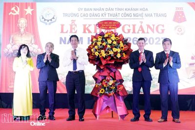 Phó Chủ tịch Thường trực UBND tỉnh Nguyễn Long Biên dự lễ khai giảng tại Trường Cao đẳng Kỹ thuật Công nghệ Nha Trang