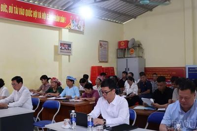 Chủ nhiệm Ủy ban Kiểm tra Tỉnh ủy Nguyễn Minh Toàn dự sinh hoạt chi bộ thường kỳ tại xã Văn Bàn