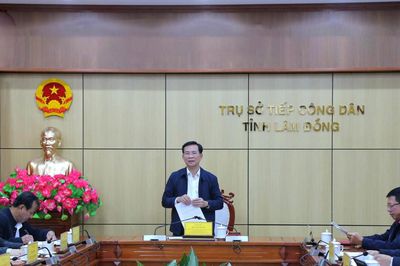 Chủ tịch UBND tỉnh Lâm Đồng Hồ Văn Mười đối thoại với công dân