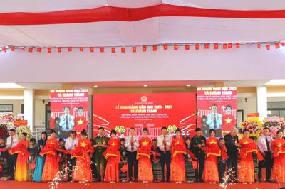 Chủ tịch UBND tỉnh Hồ Văn Mười và Chủ tịch HĐND tỉnh Lâm Đồng Lưu Văn Trung dự khai giảng và khánh thành Trường nội trú biên giới Thuận An
