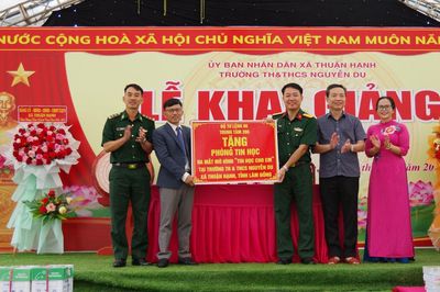 Bàn giao Phòng Tin học, ra mắt mô hình 'Tin học cho em' tại xã Thuận Hạnh