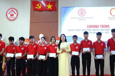 Hội Khuyến học tỉnh vận động hơn 4,8 tỷ đồng tiếp sức học sinh khó khăn đến trường