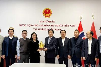 Đoàn công tác tỉnh Phú Thọ thăm và làm việc với Đại sứ quán Việt Nam tại Vương quốc Na Uy