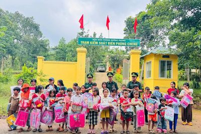 Chăm lo cho học sinh vùng biên giới