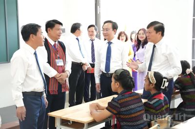 Đồng chí Bí thư Tỉnh ủy dự lễ khai giảng và khánh thành Trường phổ thông nội trú tiểu học và THCS Đakrông