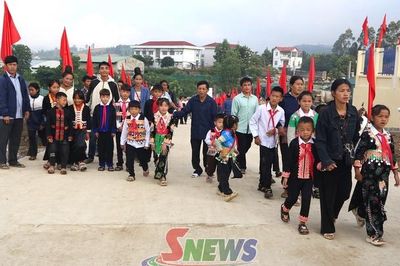 Hân hoan đón mừng ngày khai trường ở xã biên giới Sốp Cộp