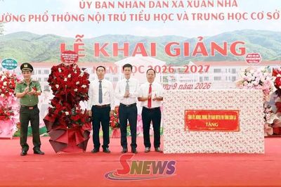 Đồng chí Giám đốc Công an tỉnh dự Lễ khai giảng năm học mới tại Trường Phổ thông nội trú Tiểu học và THCS Xuân Nha