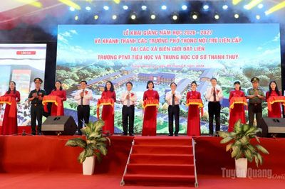 Đồng chí Trưởng Ban Tuyên giáo Trung ương Trịnh Văn Quyết dự Lễ khai giảng và cắt băng khánh thành Trường Phổ thông nội trú liên cấp Tiểu học và THCS Thanh Thủy