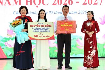 Phó Chủ tịch Quốc hội Nguyễn Thị Hồng dự lễ khai giảng tại TP Cần Thơ