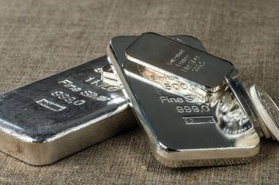 Ngày 5/9: Giá bạc trong nước quay đầu giảm, thế giới ở mức 66,2175 USD/ounce