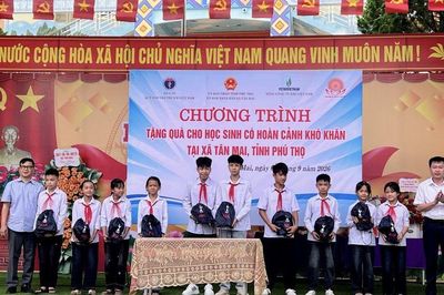 Phú Thọ: Trao 40 xe đạp và nhiều phần quà tặng học sinh có hoàn cảnh khó khăn xã Tân Mai