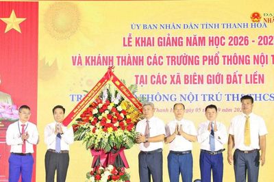 Phó Chủ tịch Quốc hội, Thượng tướng Nguyễn Doãn Anh dự Lễ khai giảng tại Thanh Hóa