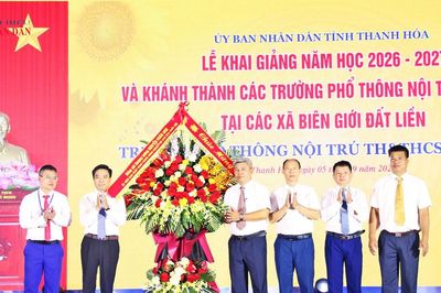 Phó Chủ tịch Quốc hội, Thượng tướng Nguyễn Doãn Anh dự Lễ khai giảng tại Thanh Hóa
