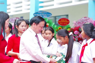 Phó Chủ tịch Quốc hội Nguyễn Khắc Định dự Lễ khai giảng tại tỉnh Khánh Hòa