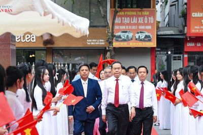 Chủ tịch Quốc hội Trần Thanh Mẫn dự Lễ khai giảng năm học mới tại Hưng Yên