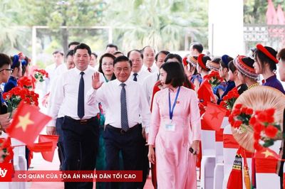 Thường trực Ban Bí thư Trần Cẩm Tú dự Khai giảng tại Trường PTDTNT tỉnh Bắc Ninh