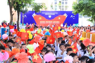 Hà Nội tưng bừng khai giảng năm học mới 2026 - 2027