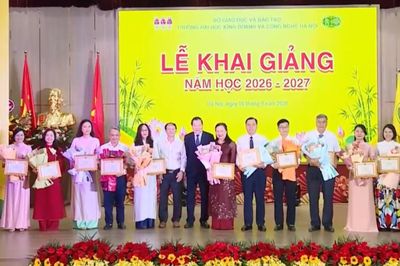Hơn 2,3 tỷ đồng học bổng tài trợ sinh viên HUBT