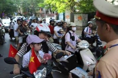 Giao thông an toàn trong ngày khai giảng năm học mới