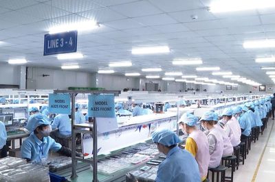 Xuất nhập khẩu 8 tháng lần đầu vượt mốc 770 tỷ USD