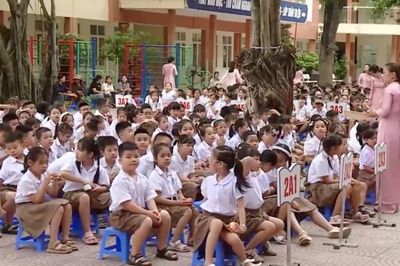 Chủ tịch MTTQ thành phố dự khai giảng Tiểu học Vương Thừa Vũ