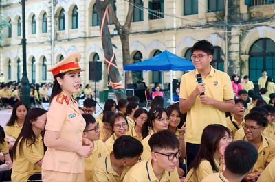 Hơn 1.000 học sinh THPT được hướng dẫn lái xe an toàn