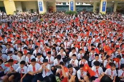 Niềm vui tựu trường của thầy cô và học trò Trường THCS Trưng Vương