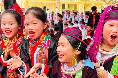 Niềm vui của học sinh các trường phổ thông nội trú tại Quảng Ninh ngày khai trường