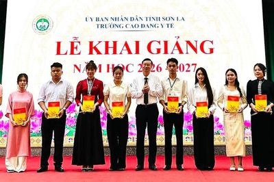 Hội Khuyến học các tỉnh, thành đồng loạt trao học bổng tiếp sức học sinh, sinh viên dịp khai giảng năm học mới