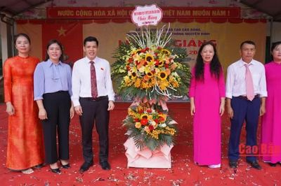 Phó Trưởng đoàn chuyên trách Đoàn đại biểu Quốc hội tỉnh dự khai giảng tại Trường THPT Nguyên Bình