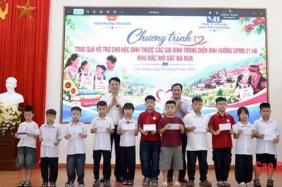 Hỗ trợ hơn 140 triệu đồng cho học sinh vùng giải phóng mặt bằng Dự án mỏ sắt Nà Rụa