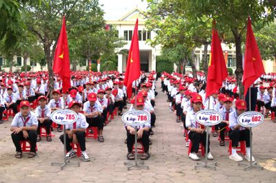 Trường THCS Nguyễn Xí rộn ràng ngày khai giảng năm học mới