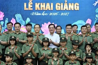 Ngày khai giảng đặc biệt của những học sinh đầu tiên tại Trường Văn hóa Công an nhân dân V