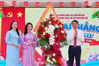 Phó Chủ tịch UBND TP Hà Nội Nguyễn Xuân Lưu dự lễ khai giảng Trường THCS Chuyên Mỹ