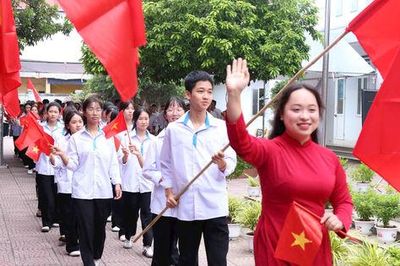 Thầy trò xã Bất Bạt hân hoan bước vào năm học mới