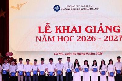 Trường Đại học Sư phạm Hà Nội vinh danh 44 tân sinh viên xuất sắc