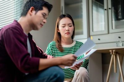 Vợ chỉ cho giữ 3 triệu đồng/tháng, tôi phải làm 2 'bảng lương' để có tiền cà phê